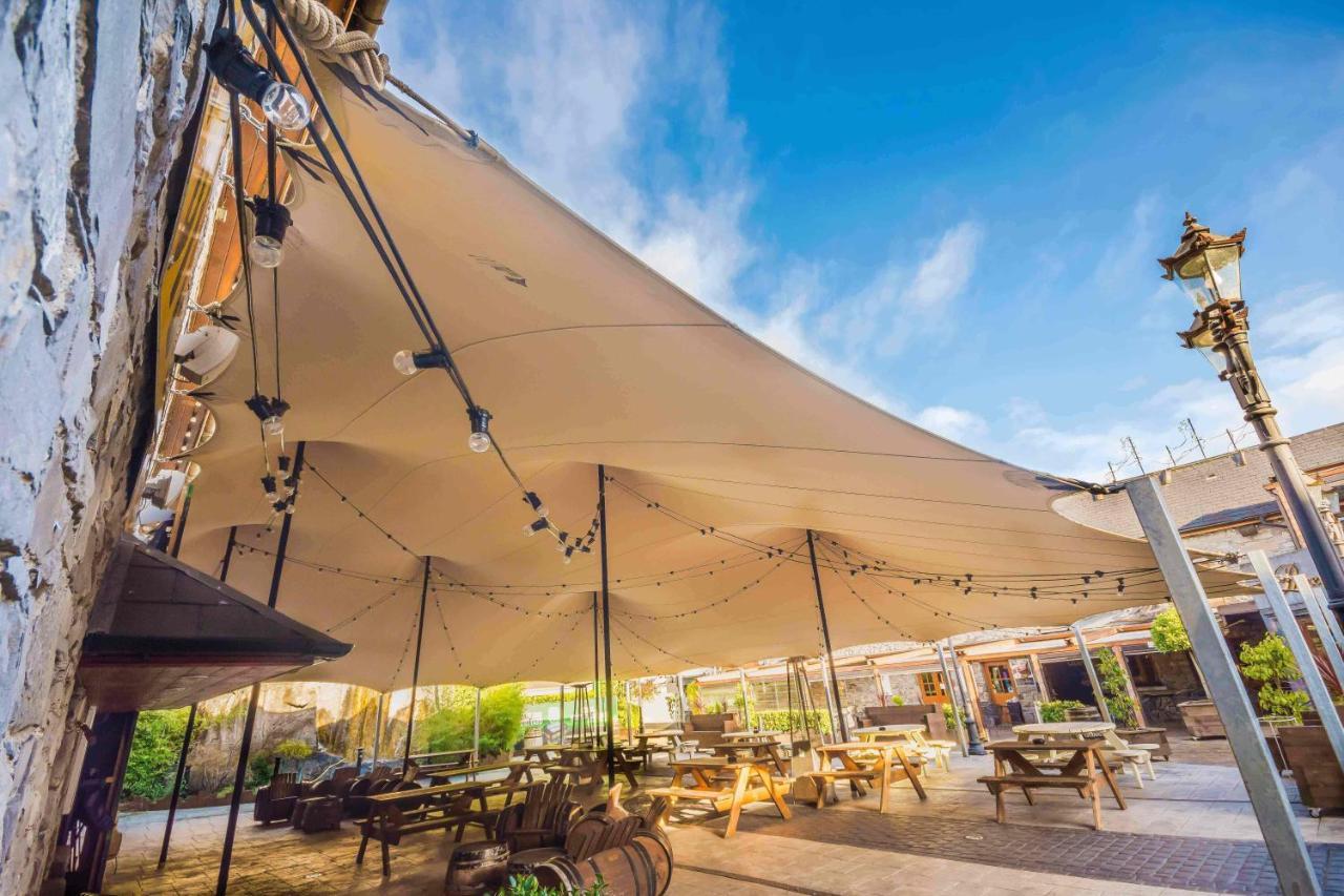 Court Yard Hotel Лейкслип Екстериор снимка