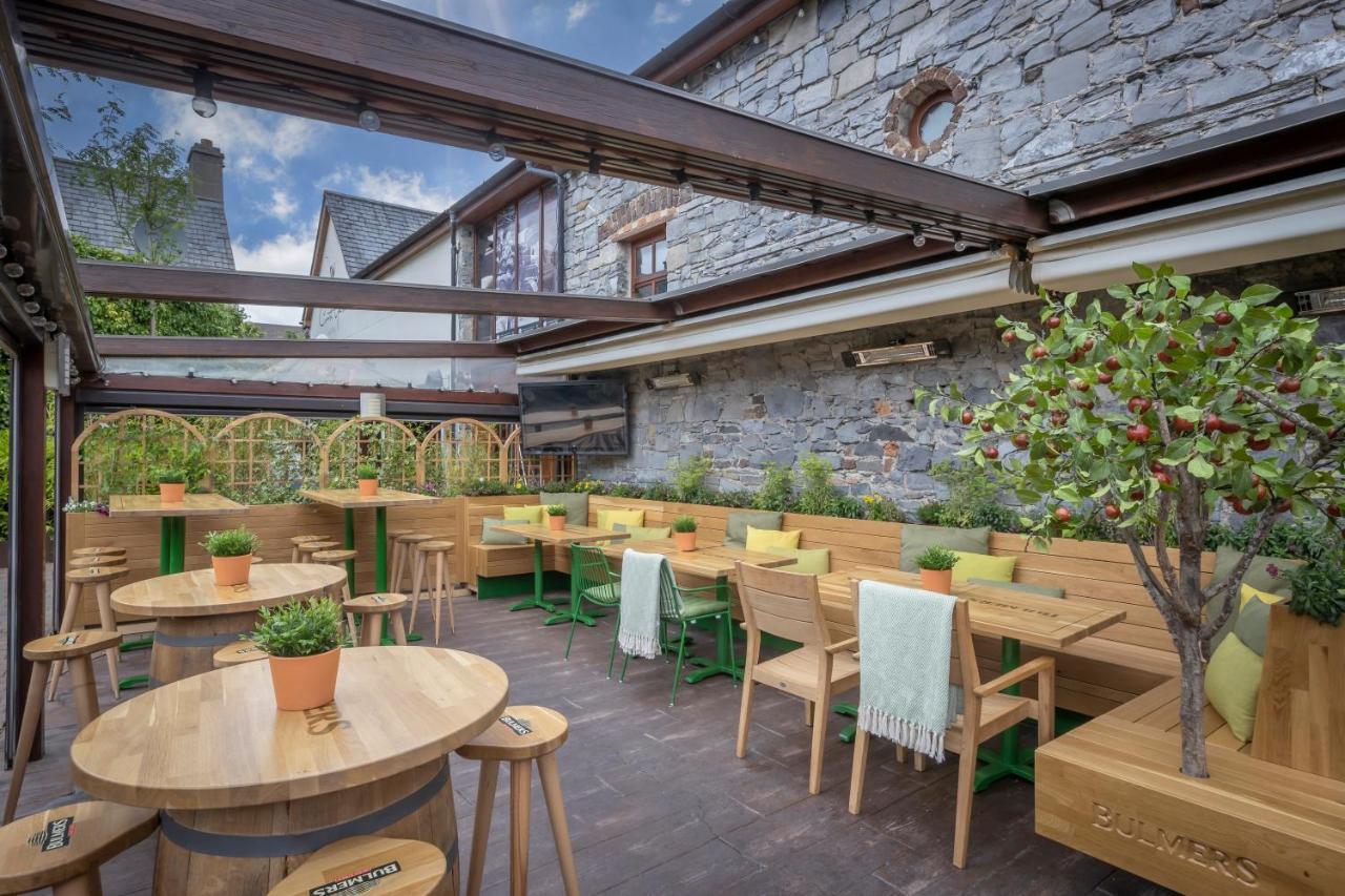Court Yard Hotel Лейкслип Екстериор снимка