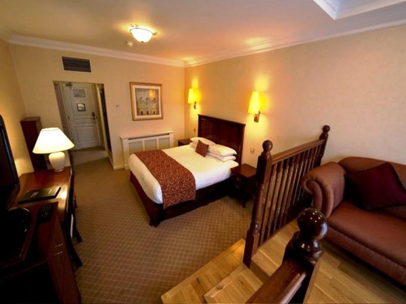 Court Yard Hotel Лейкслип Екстериор снимка