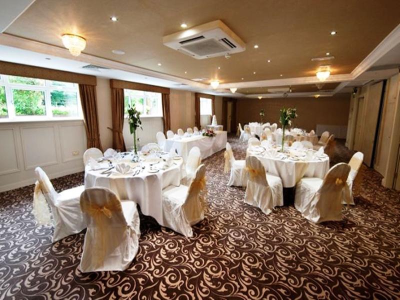 Court Yard Hotel Лейкслип Екстериор снимка