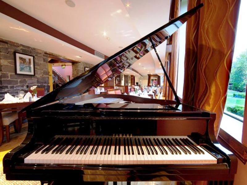 Court Yard Hotel Лейкслип Екстериор снимка