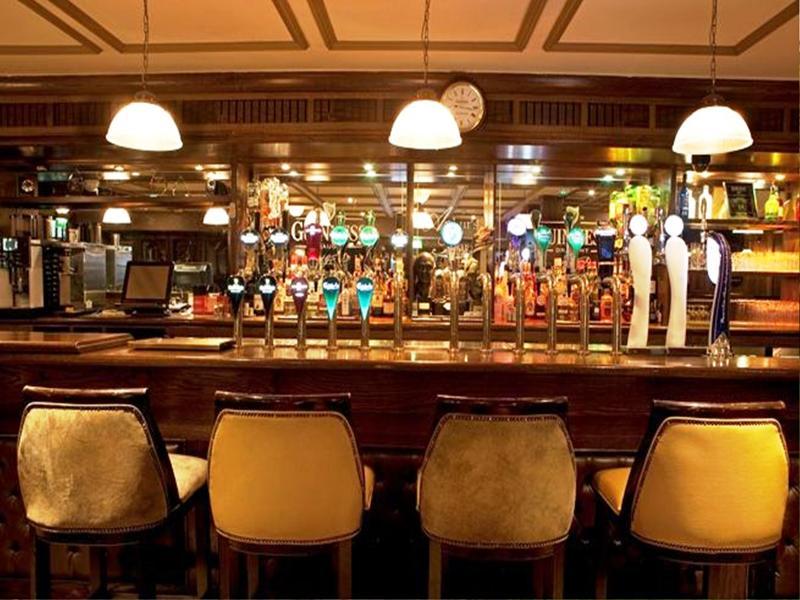 Court Yard Hotel Лейкслип Екстериор снимка