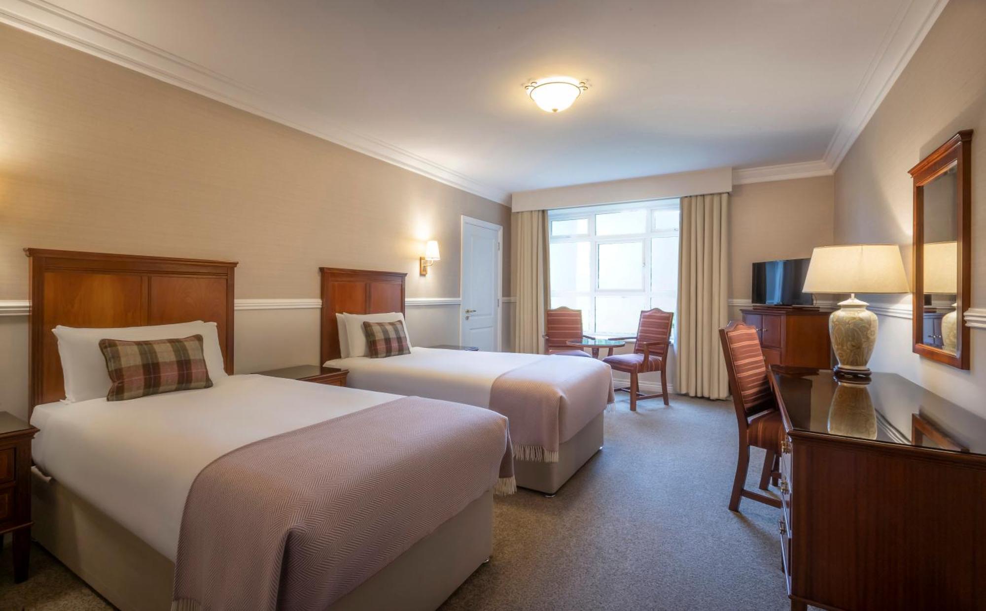 Court Yard Hotel Лейкслип Екстериор снимка