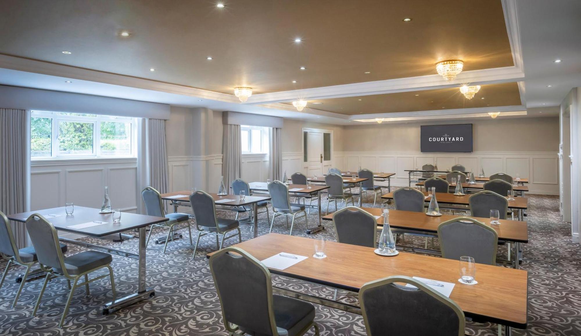 Court Yard Hotel Лейкслип Екстериор снимка
