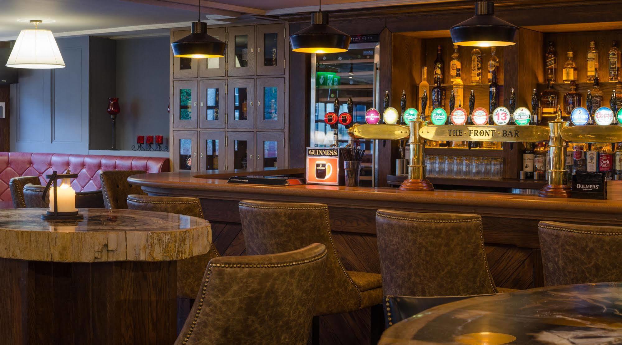Court Yard Hotel Лейкслип Екстериор снимка